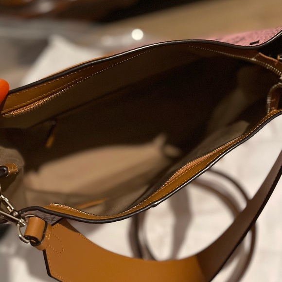 MCM Medium Visetos Hobo Carryall Tote Handbag - Picture 8 of 12